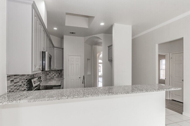 Building Photo - Updated 3-Bedroom, 2-Bath Home in Marine C...