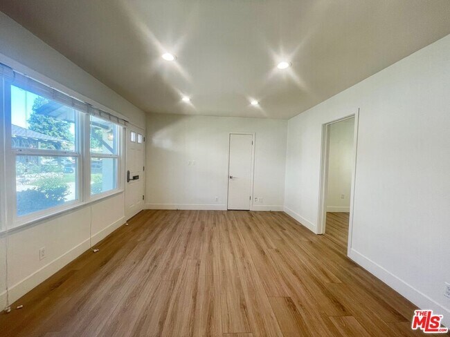 Foto del edificio - 4441 Tujunga Ave