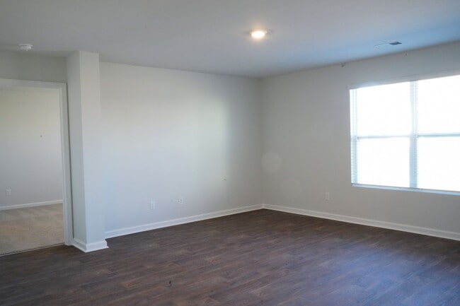 Foto del edificio - Coming Available!