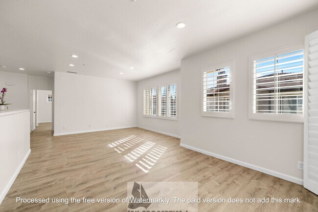 Foto del edificio - Welcome to this stunning 2-bedroom condo in gated community