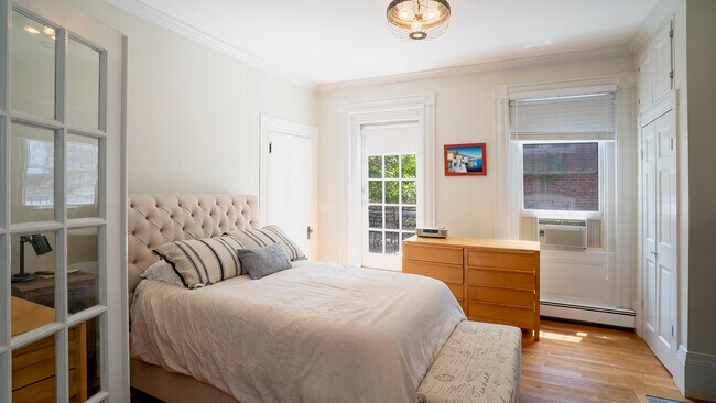 Building Photo - 5 Melrose St