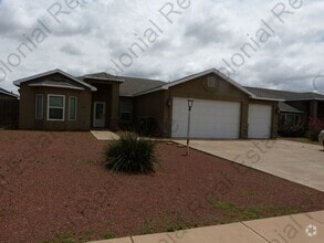 Building Photo - 1801 College Park Dr