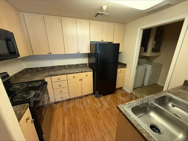 Foto del edificio - 18416 N Cave Creek Rd
