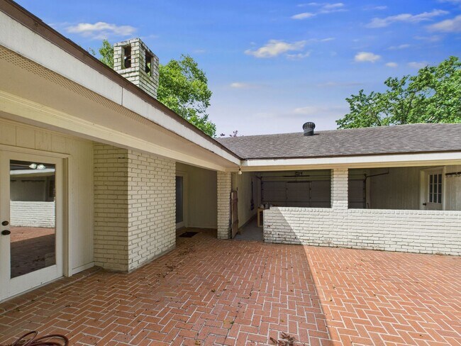 Foto del edificio - Beautiful 3 Bed, 2 Bath Home with Mother-I...