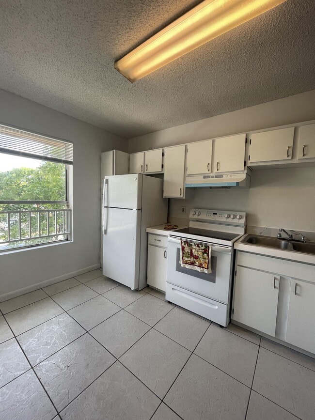 Building Photo - 8002 SW 21st Ct