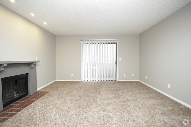 1BR, 1BA - 690 SF - Villas on Rock