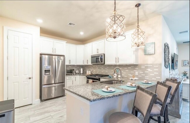 Building Photo - 7662 Jacaranda Ln