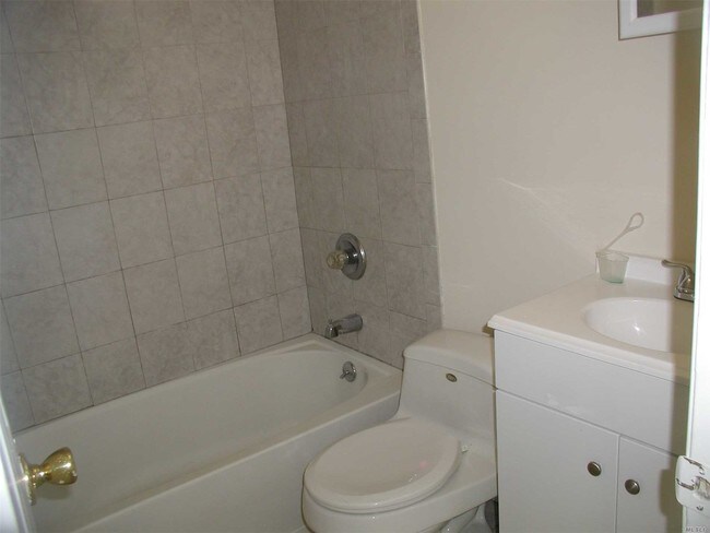 Building Photo - 105 Hemlock Dr