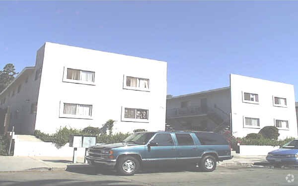 Building Photo - 711 E Pleasant St