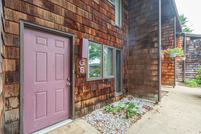 Building Photo - 115 Beechnut St