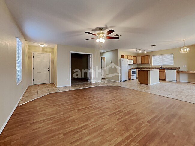 Building Photo - 1606 W Swisher Place