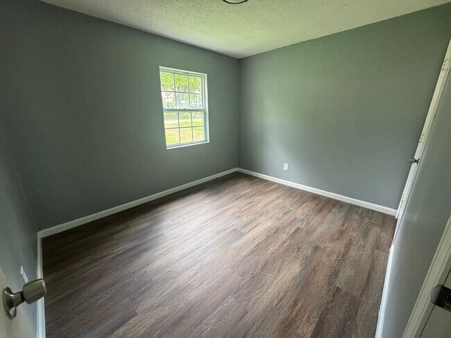 Foto del edificio - Newly Renovated Three Bed/One Bath