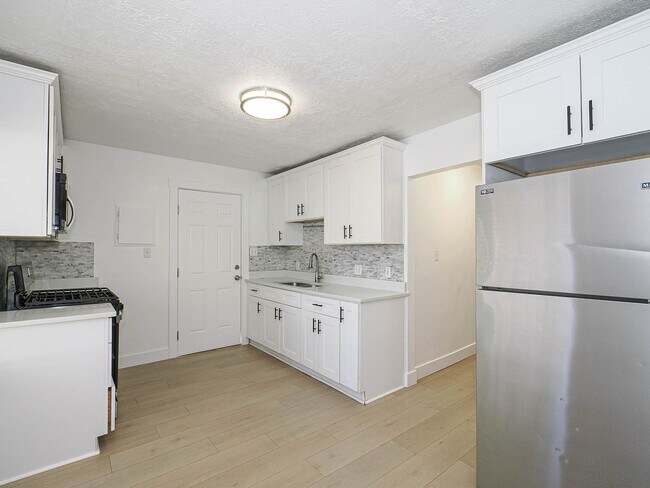 Foto del edificio - 3 Bed Bungalow Near BYU & UVU – Large Private Yard