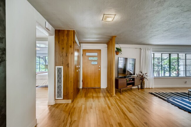 Foto del edificio - 806 Bouldin Ave