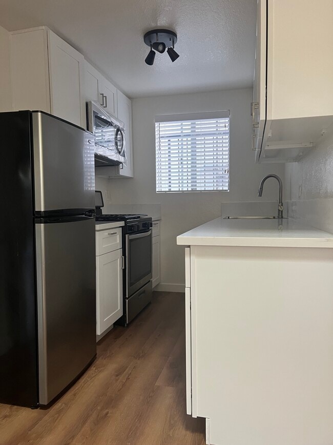 Building Photo - 12621 Matteson Ave