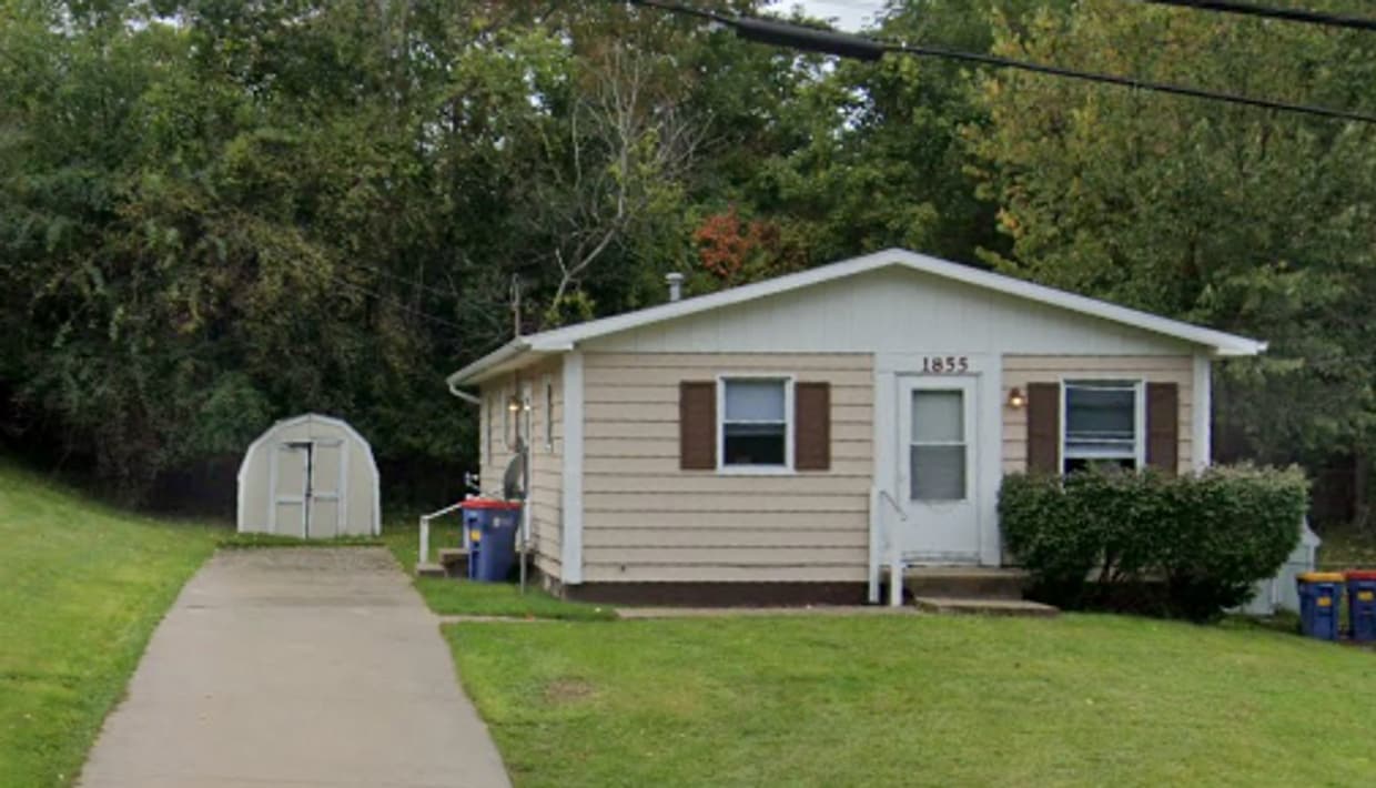 Primary Photo - 3 Bedroom 1 Bathroom By Huff Park!!