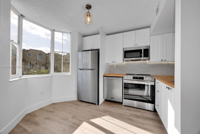 Building Photo - 390 NW 86th Ct