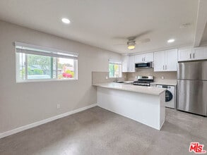 Building Photo - 6802 E Huntdale St