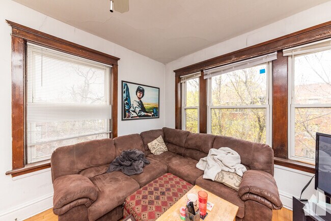 Building Photo - 4157 N Wolcott Ave