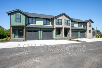 Building Photo - 2205 DeJong Dr