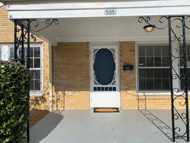 Foto del edificio - 505 Ward Ave NE