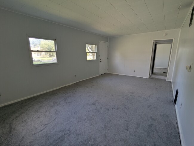 Building Photo - 281 S Hampton Rd