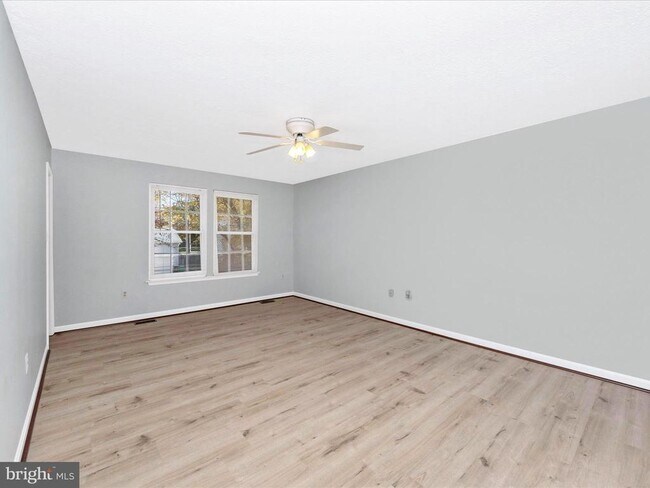 Foto del edificio - 408 Willow Hill Pl