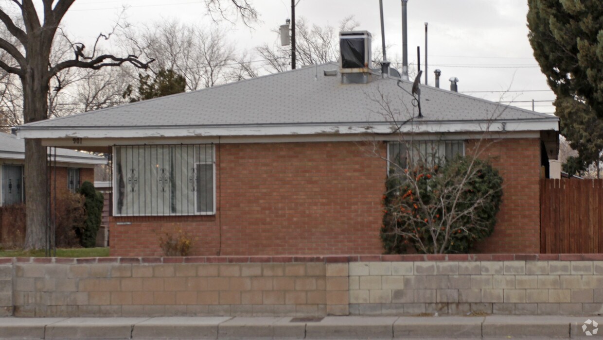 Foto del edificio - 901-921 Louisiana Blvd SE