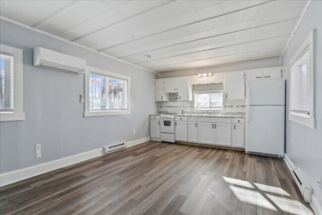 Building Photo - 222 Woodhaven Rd