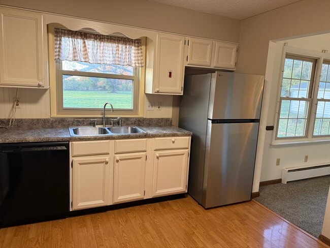 Building Photo - 18 Circle Dr