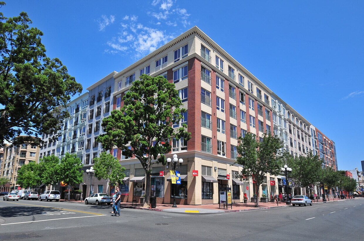 Primary Photo - Expansive Gaslamp Quarter 1 bedroom + a bo...