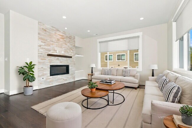 Building Photo - **Beautiful Sammamish Home in Desirable Canterbury Park**- AVAILABLE NOW FOR RENT!!