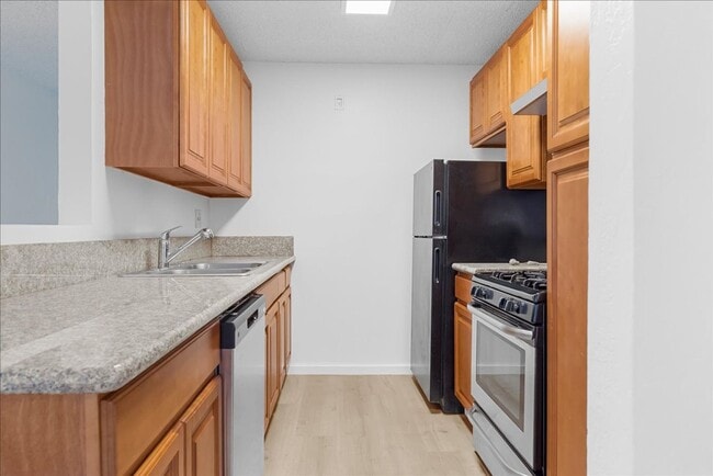 Building Photo - 18620 Hatteras St