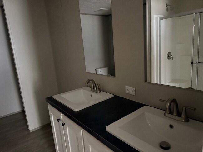 Foto del edificio - 118 Clara St