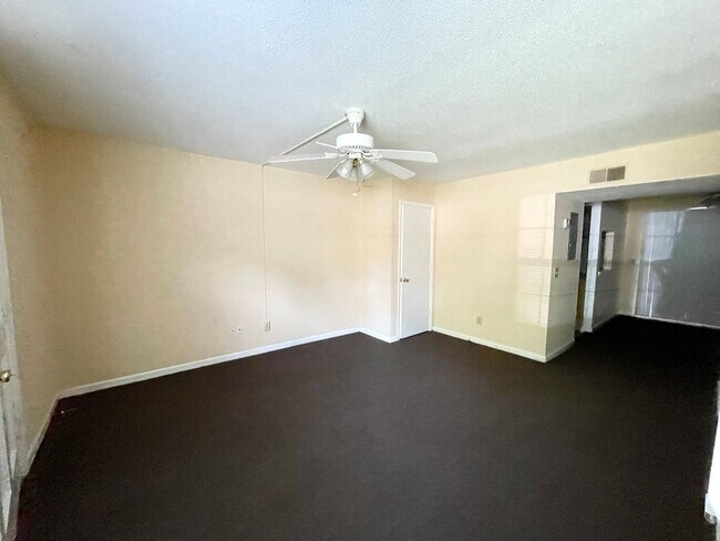 Building Photo - ashley56