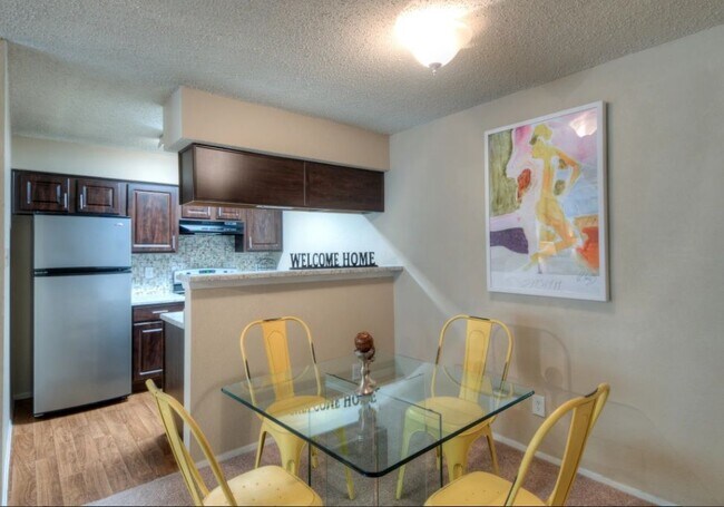 Foto del edificio - 8524 Burnet Rd
