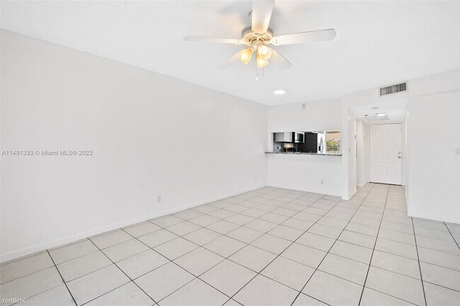 Foto del edificio - 3 br, 2 bath House - 8435 Royal Palm Blvd ...