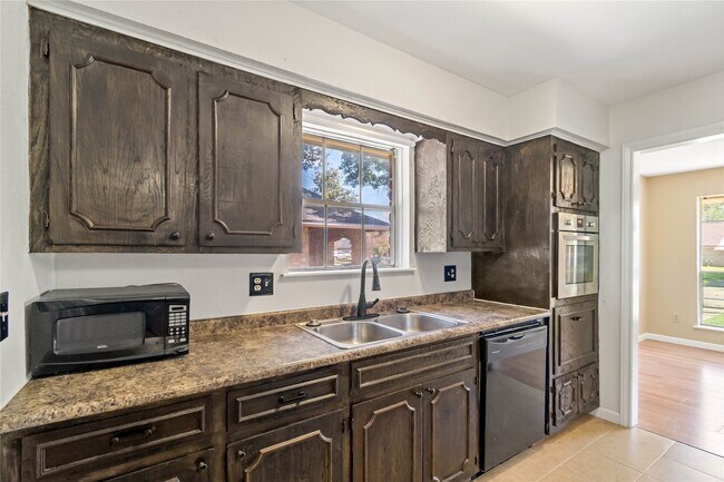 Foto del edificio - 10418 Sagemeadow Ln