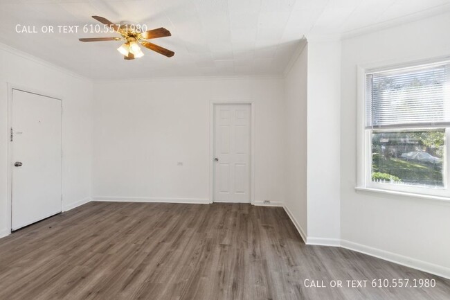 Building Photo - Updated 2 Bedroom 1 Bath  First Floor Apar...