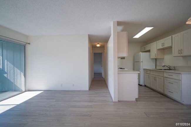Building Photo - AVAILABLE 2/5/26! 2-bdrm, 1-bath, 1-parking, upstairs corner unit at Kuola Townhomes in Waipio Ge...