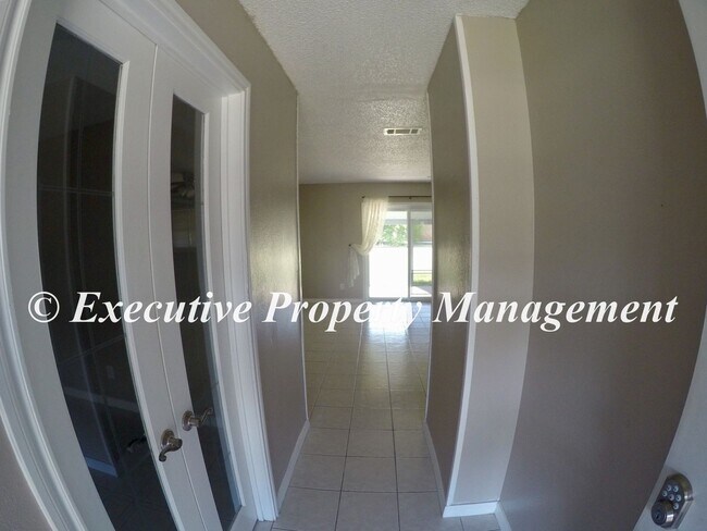 Foto del edificio - 908 Deorsam Dr