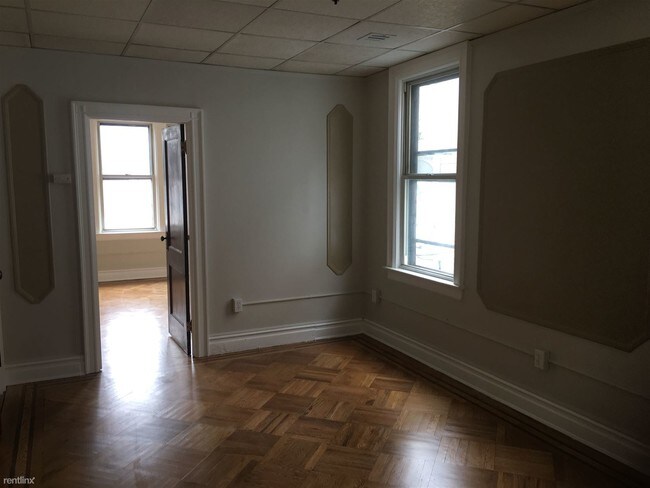 Building Photo - 3 br, 1 bath Apartment - 22 Cator Ave