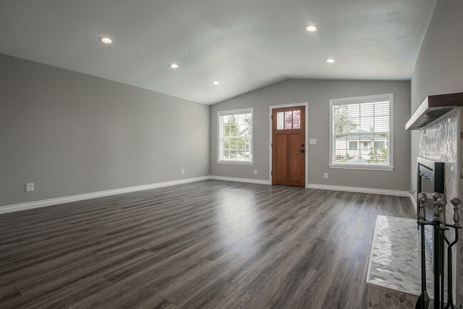 Building Photo - Fabulous Remodeled West Seattle Rambler