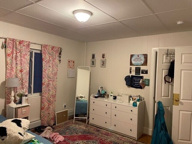 Foto del edificio - Great Brookline 5-bed Avail for September