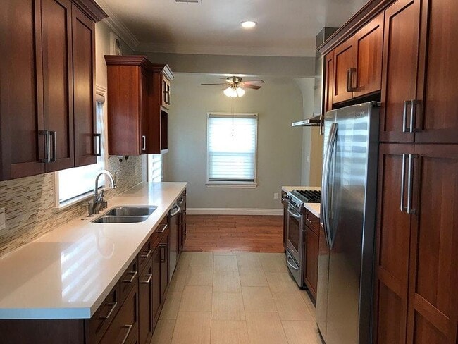 Gorgeous Full size kitchen - 1047 S Mansfield Ave