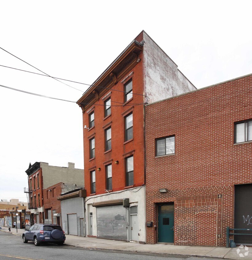 Primary Photo - 8-57 Astoria Blvd