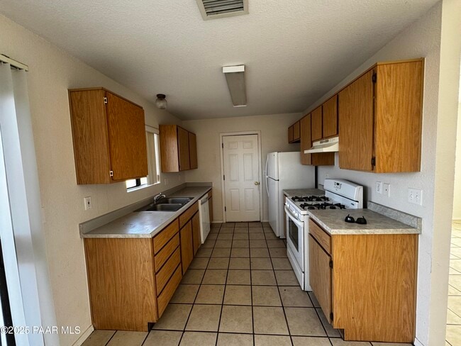 Building Photo - 3812 N Tani Rd