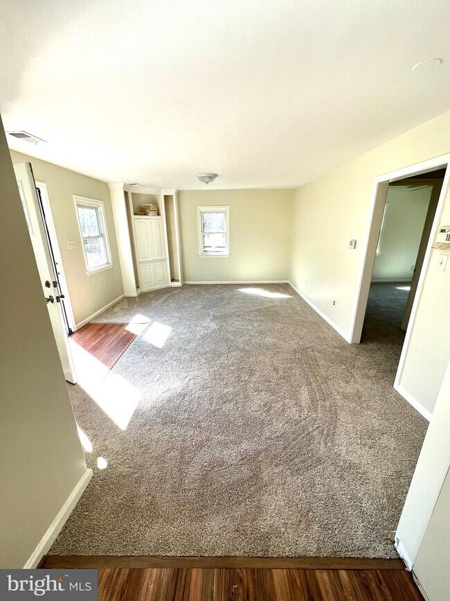 Foto del edificio - 8058 Croom Rd