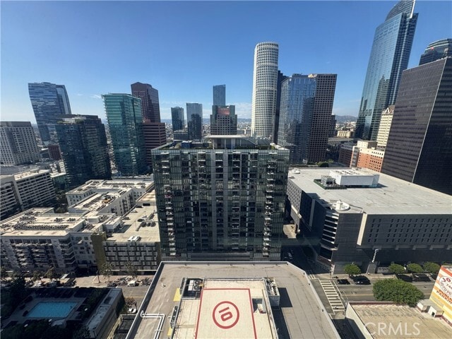 Foto del edificio - 801 S Grand Ave