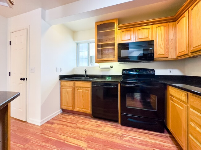 Photo - 239 E 4th St Townhome